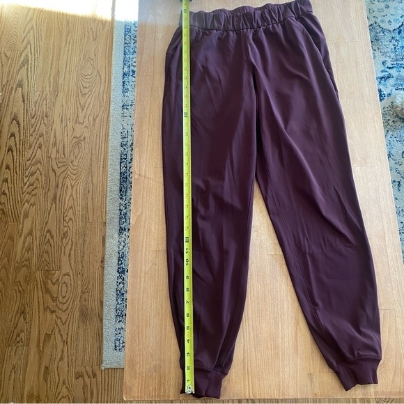 Women’s Lululemon On the Fly Joggers - Size 6 - Picture 6 of 8
